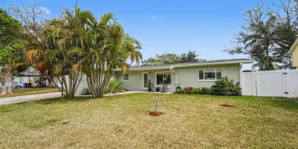 339 SHORE DRIVE E
