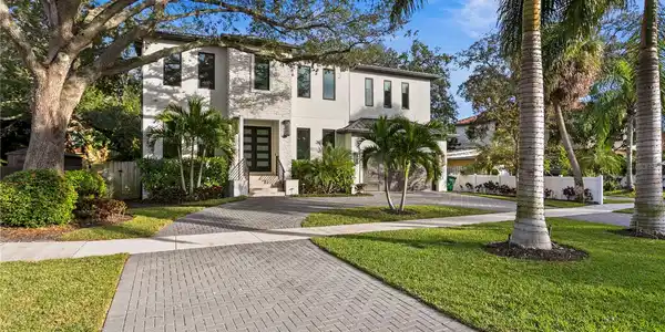 503 W DAVIS BOULEVARD