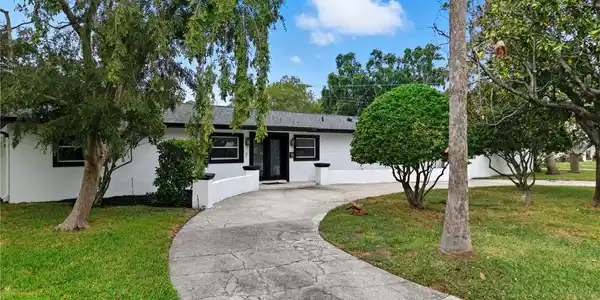516 W DAVIS BOULEVARD