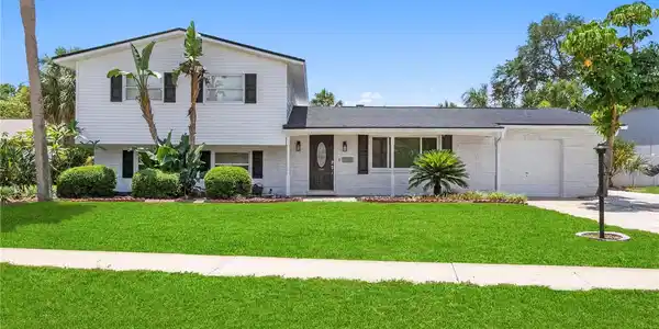 8412 FLAGSTONE DRIVE