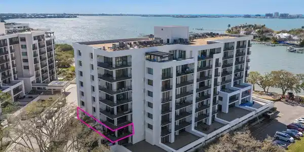 8 BELLEVIEW BOULEVARD