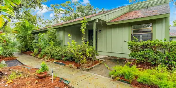 5014 BARRINGTON CIRCLE