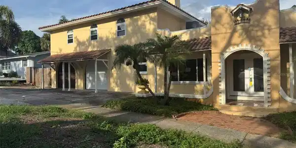 30 KREAMER AVENUE