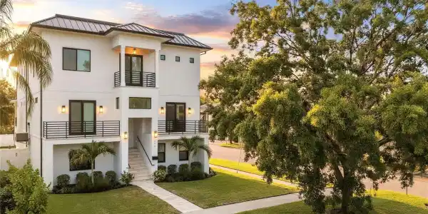 500 E DAVIS BOULEVARD