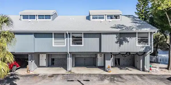 200 MERES BOULEVARD