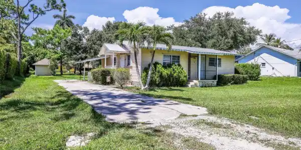 5211 MAPLE LANE