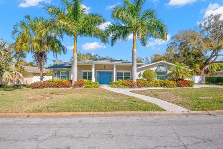 8 AMBLESIDE DRIVE