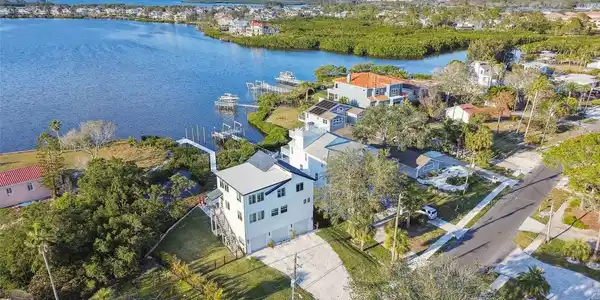 1640 SEA BREEZE DRIVE
