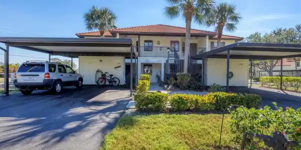 218 PINE HOLLOW DRIVE