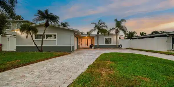 577 CRYSTAL DRIVE