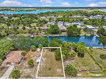 3240 SEA GRAPE DRIVE
