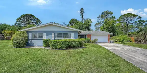 2436 BREAKWATER CIRCLE