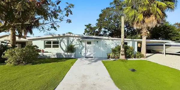 6827 SANDERLING LANE