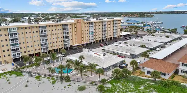 1205 TARPON CENTER DRIVE