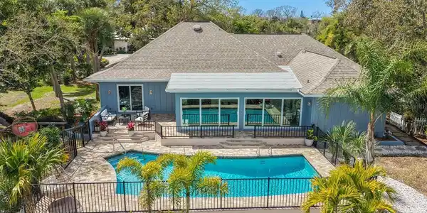 700 TROPICAL CIRCLE