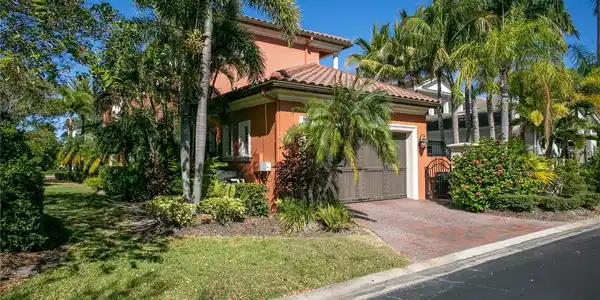 4912 YACHT CLUB DRIVE