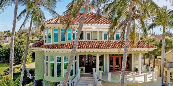 213 THE ESPLANADE S