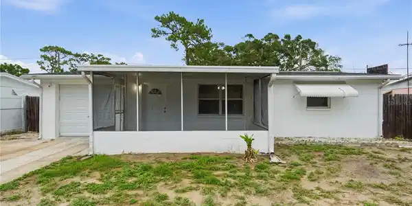 2122 HOLIDAY DRIVE