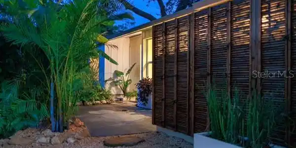 2040 PALM TERRACE