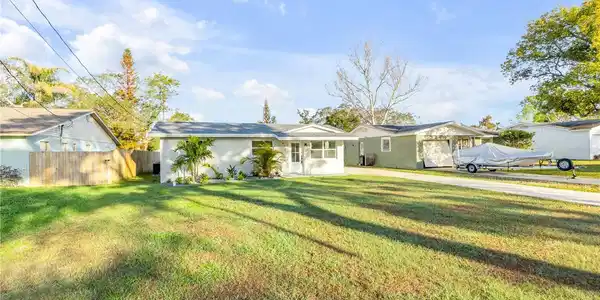 416 PLUMOSA AVENUE