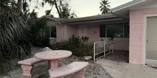 7127 PENINSULAR DRIVE