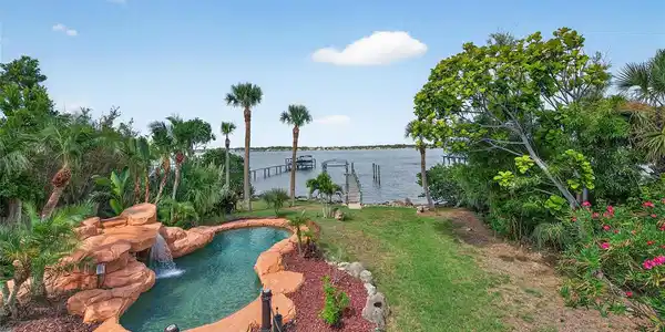 2904 S PENINSULA DR