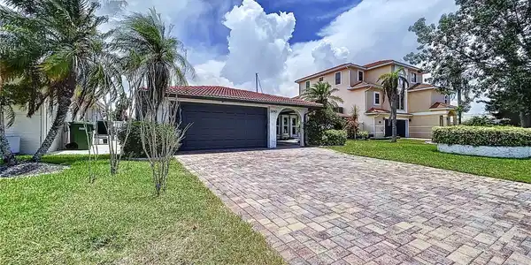 5040 GLENN DRIVE