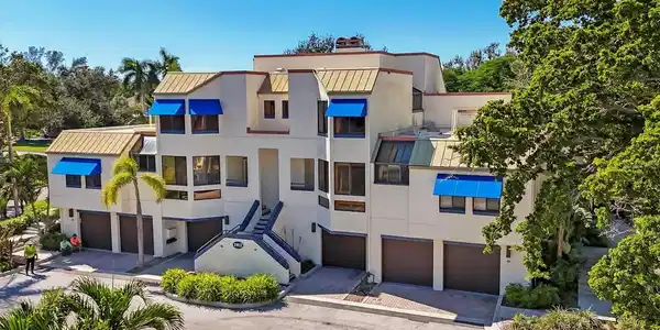 1912 HARBOURSIDE DRIVE