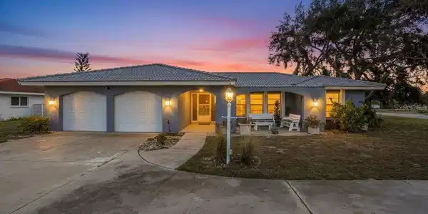 106 VAN DYCK DRIVE