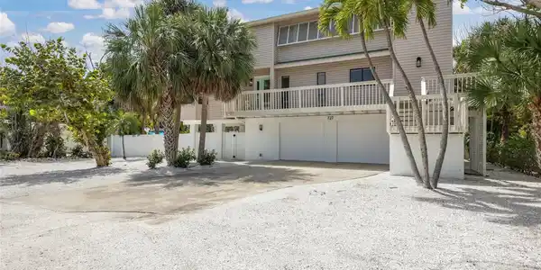 727 JACARANDA ROAD