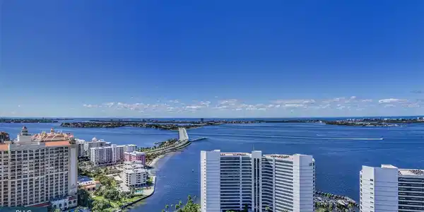 555 QUAY COMMON