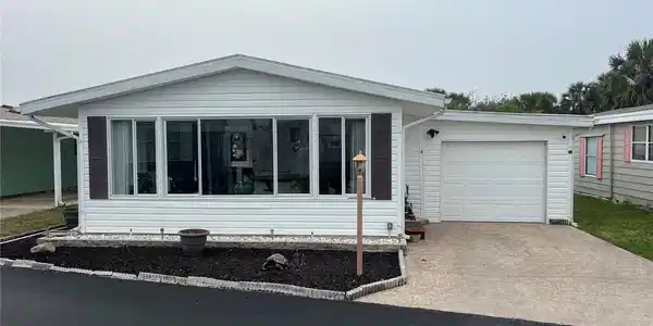 4 WINDWARD DRIVE