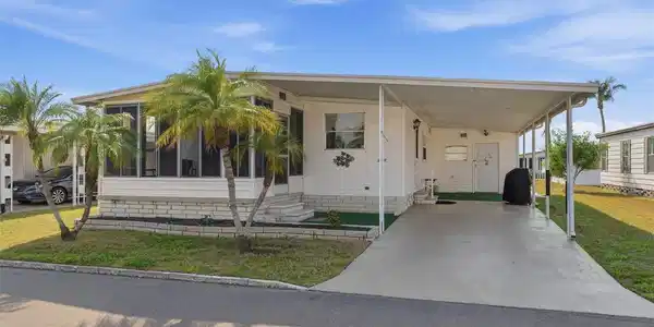 2107 WAILUA DRIVE