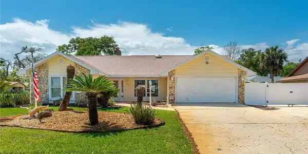 1500 OAK FOREST DRIVE
