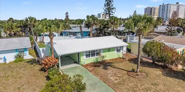 15 ALAMANDA DRIVE