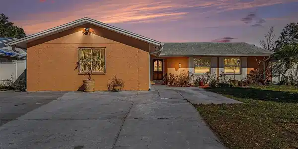 6807 DICKINSON COURT
