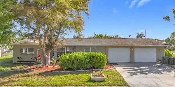 1521 BANYAN DR.