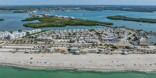 1977 BEACH ROAD