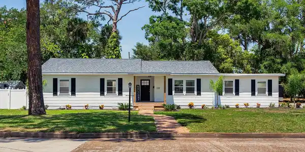1208 INDIAN RIVER AVENUE