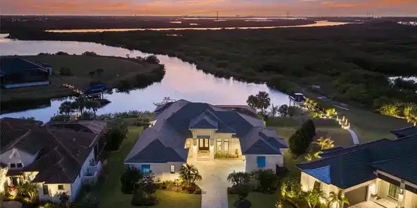 1617 CHANNELSIDE PLACE