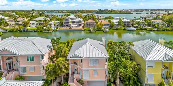 3941 HAMILTON CLUB CIRCLE