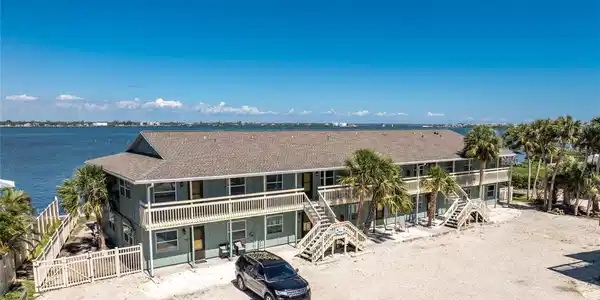 5041 N BEACH ROAD