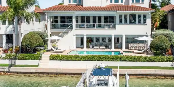 19 BAYFRONT COURT S
