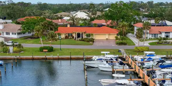 312 YACHT HARBOR DRIVE