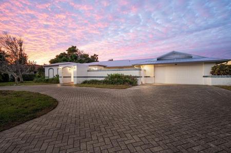 561 BIRDIE LANE