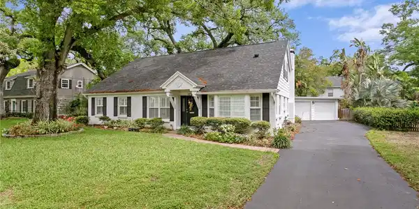 1206 S SUFFOLK DRIVE