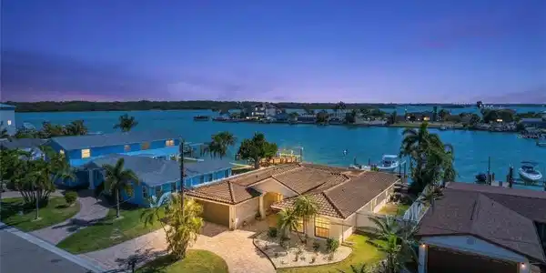 565 CRYSTAL DRIVE