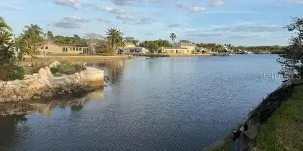 5250 MILLER BAYOU DRIVE