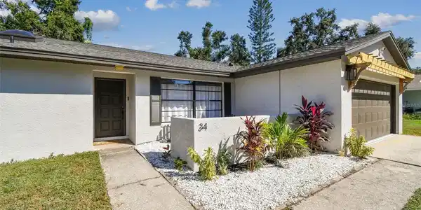 34 HARBOR OAKS CIRCLE