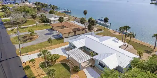 1424 LEMON BAY DRIVE